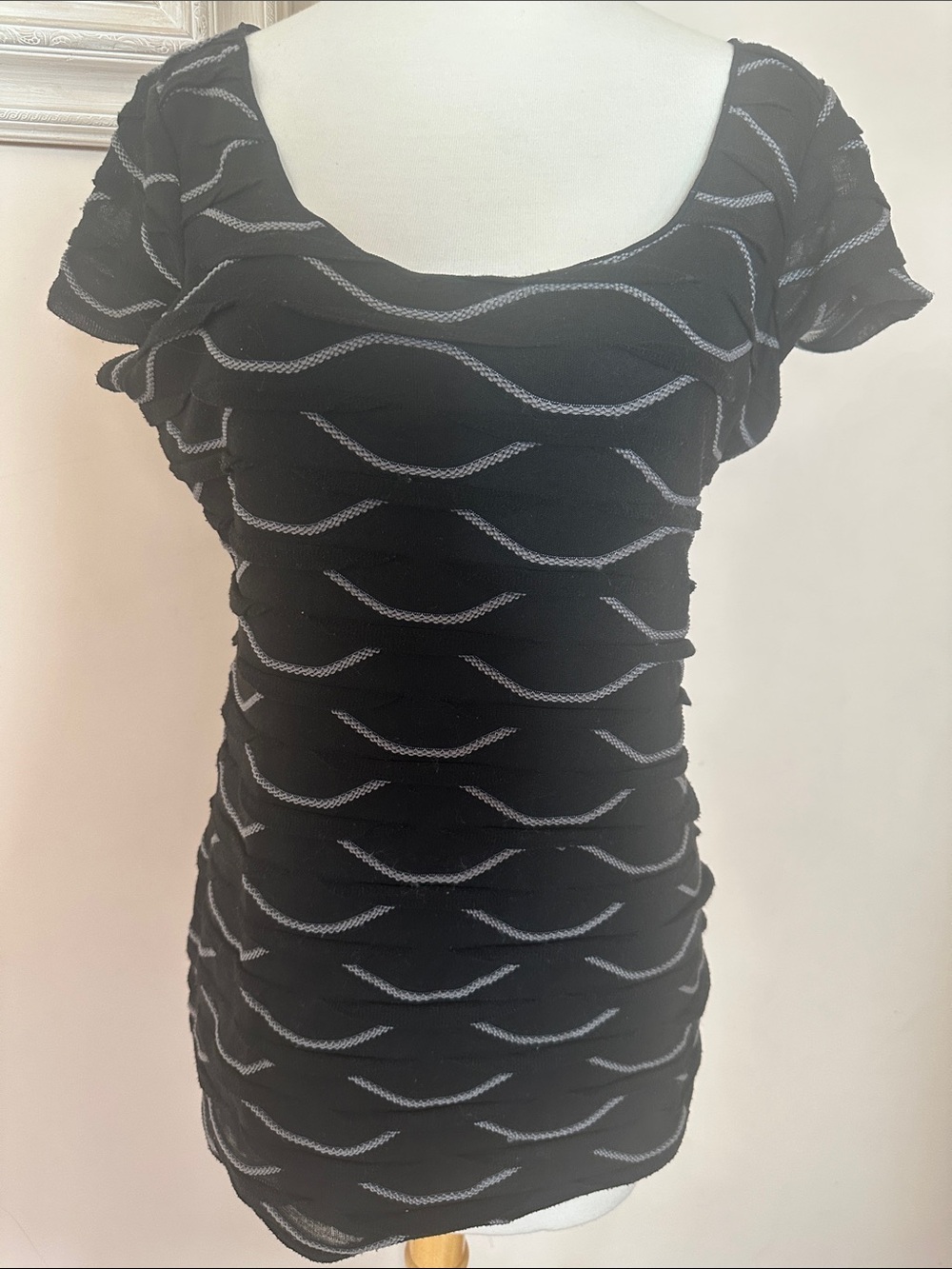 Studio M Black Short Sleeve Scalloped Wave Mesh Top